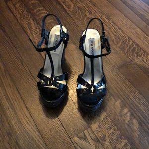 Steve Madden wedges black patten